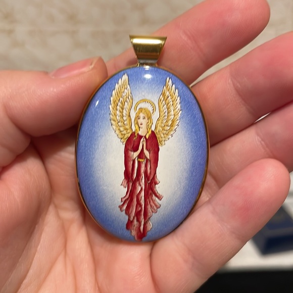 Halcyon Days Enamels Angel pendant - Picture 3 of 5